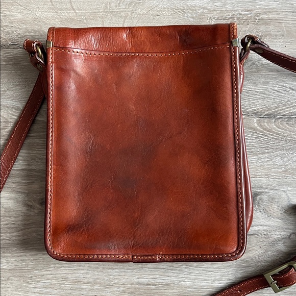 Classic Brown Leather Crossbody Bag - Picture 5 of 7